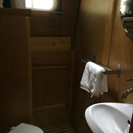 Botel Goktuga Boat&breakfast
