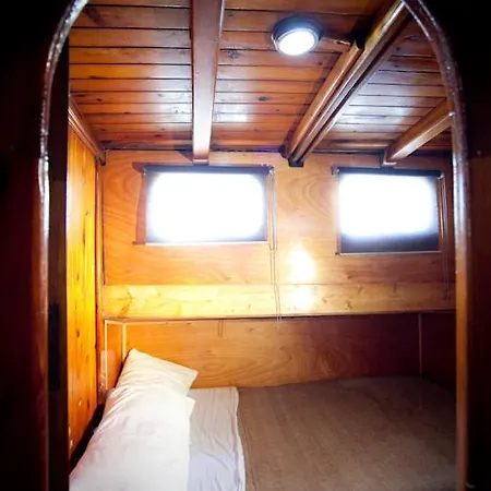 Botel Goktuga Boat&breakfast Syracuse