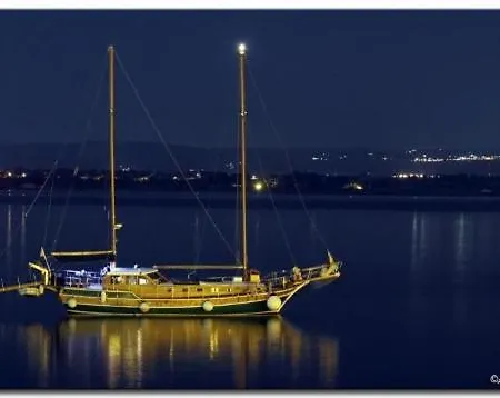 Botel Goktuga Boat&breakfast